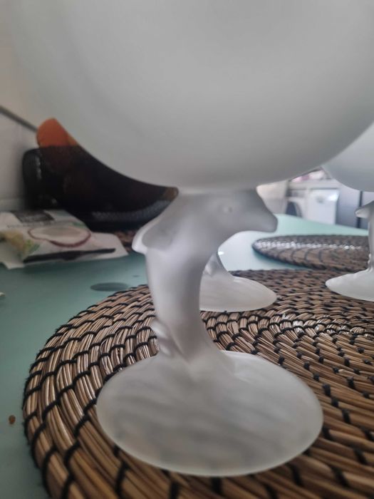 Vintage  4 taças com haste de formato golfinho em vidro fosco,