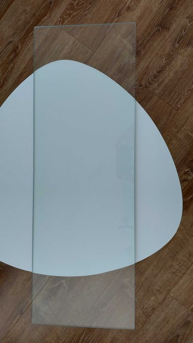 Szklana półka do mebli