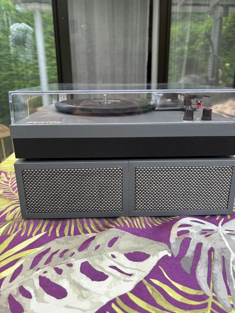 Gramofon Fenton srebrny z głośnikami i Bluetooth