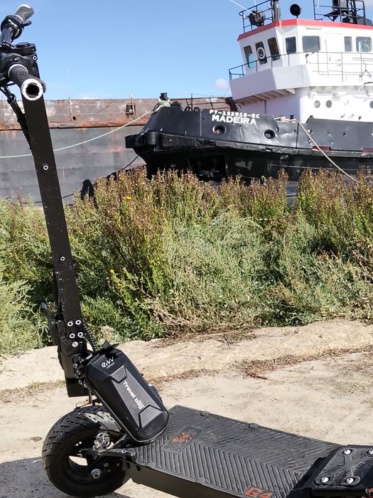 Kukirin G4 black and white