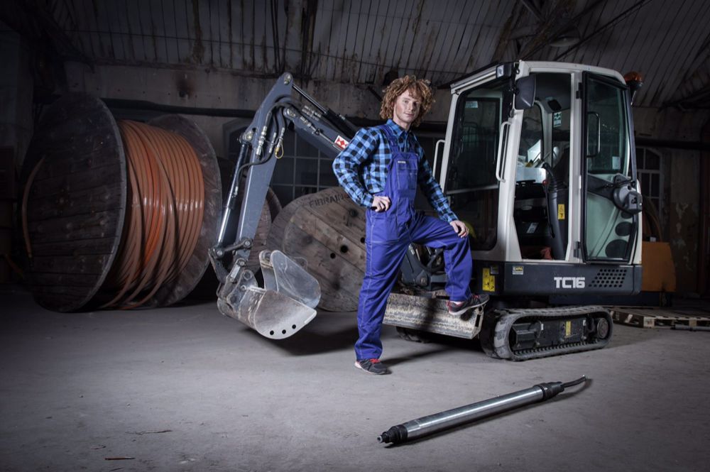 Przeciski pod drogami, przewierty, wbijanie rur stalowych - kret