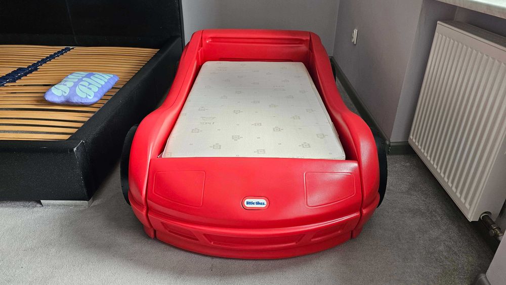 Łóżeczko samochód wyścigowy Little Tikes z materacem