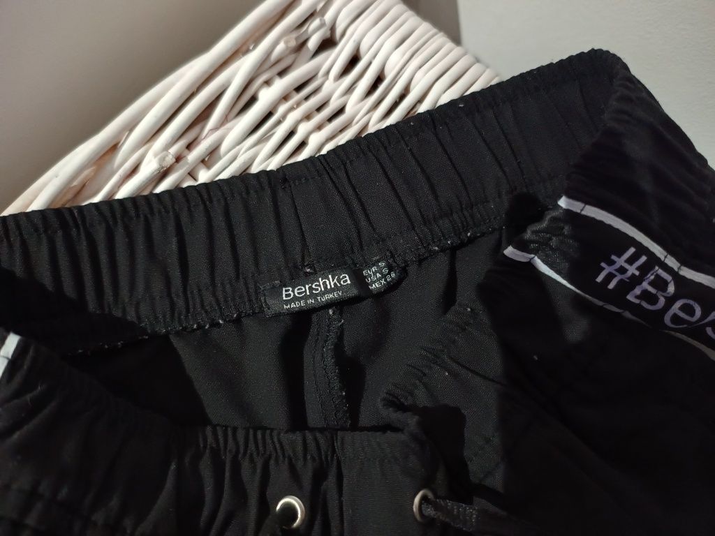Bershka spodnie dresowe r.S