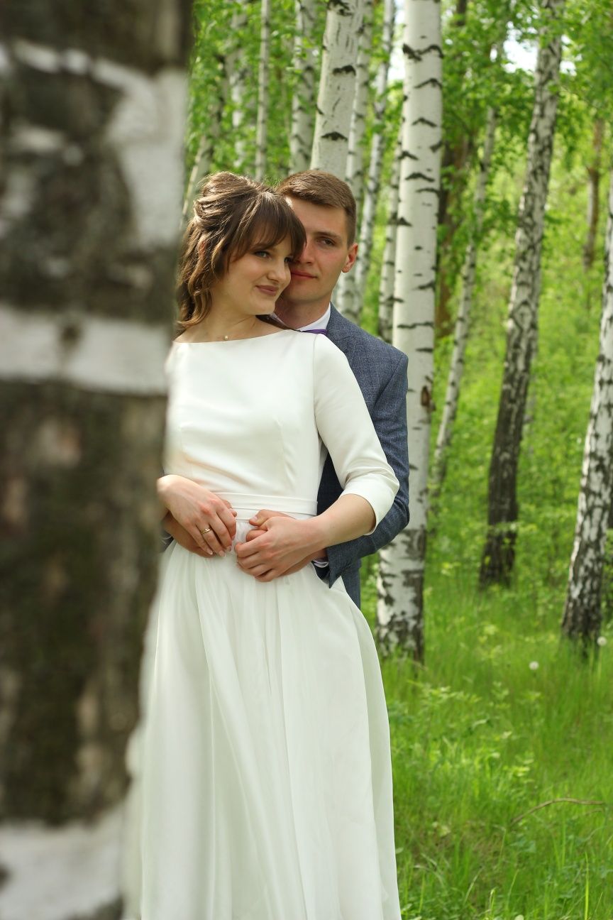 Весільня сукня , довжина міді