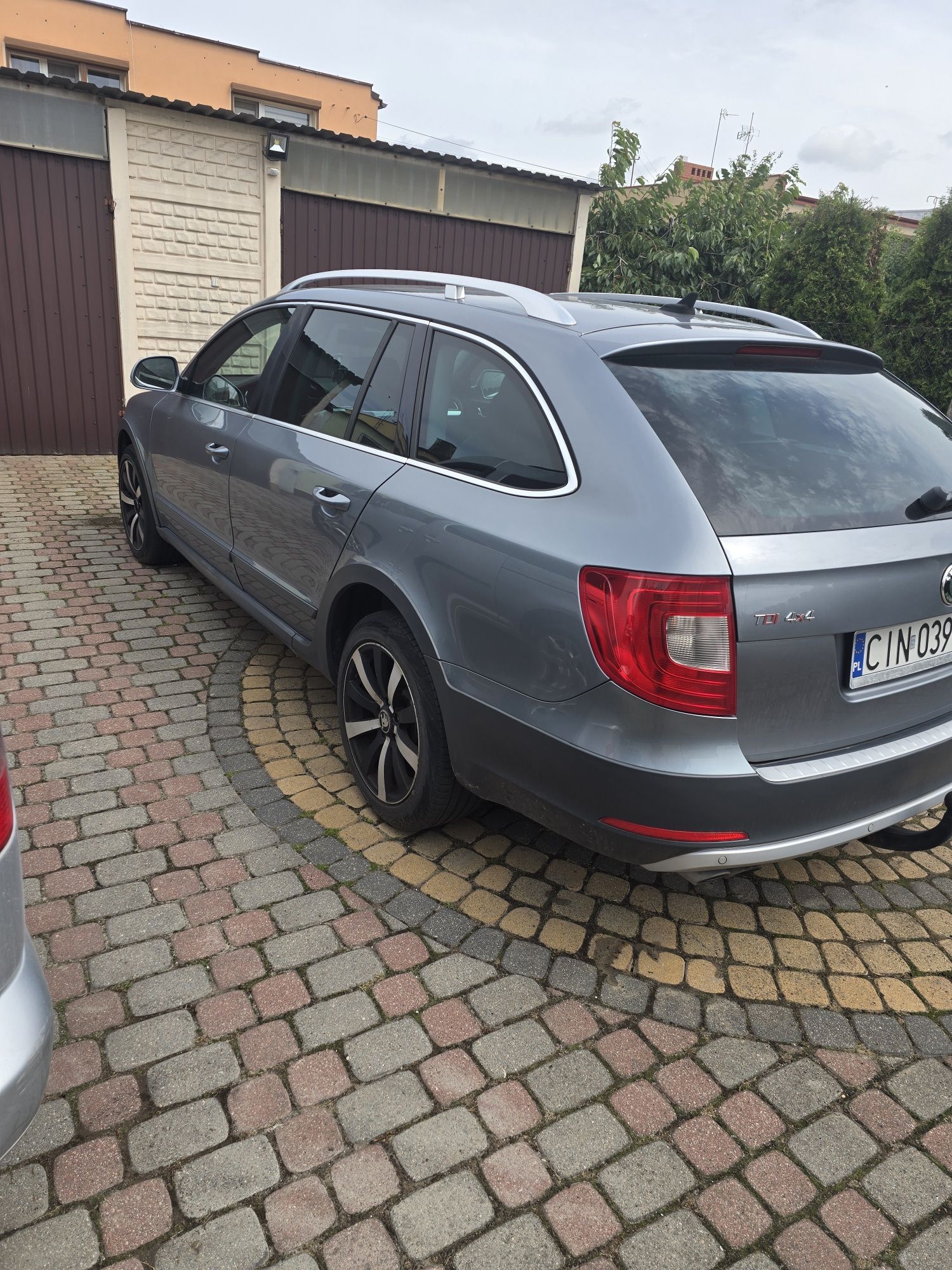 Sprzedam skórę superb outdoor
