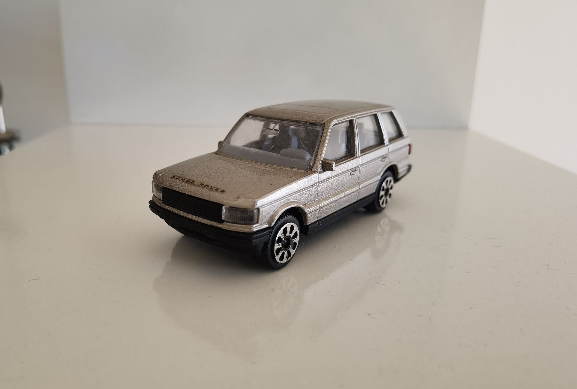 Range Rover 1/43 Burago