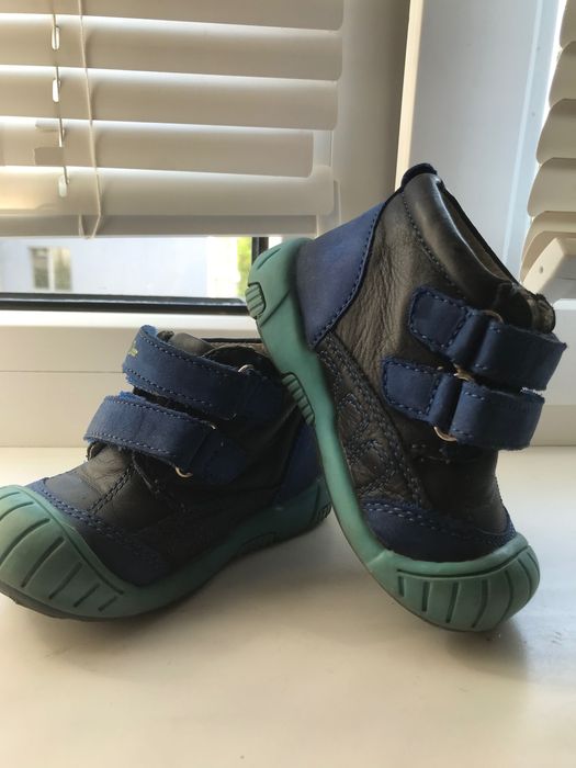 Продам демисезонные детские ботиночки