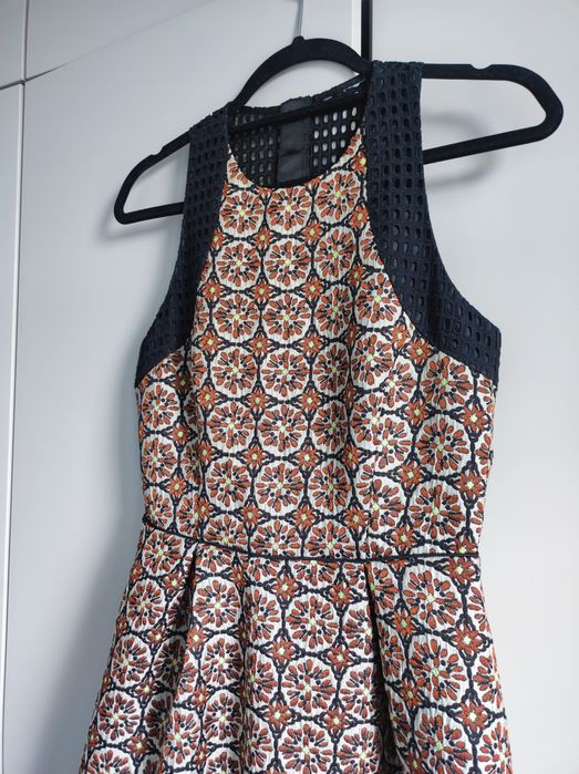 Krótka sukienka na wesele H&M rozmiar XS 34
odkryte plecy wizytowa