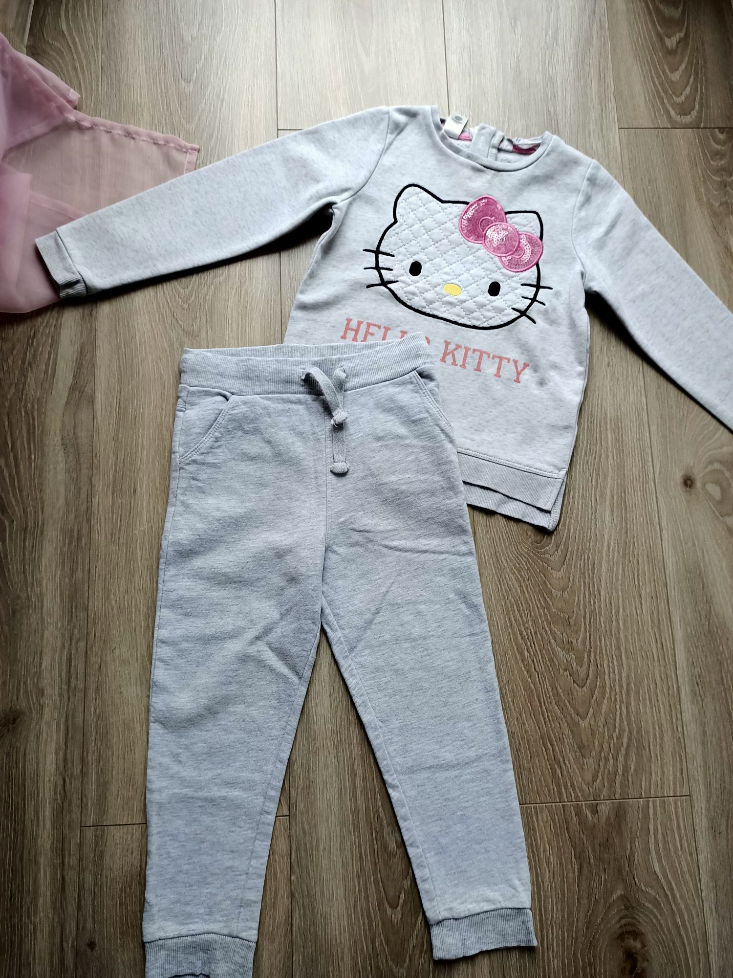 Dres spodnie i bluza Hello Kitty 110 Sinsay/H&M