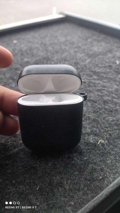 Кейс для навушників airpods з чихлом