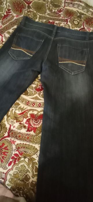 Продаю джинсы стрейч б)у.