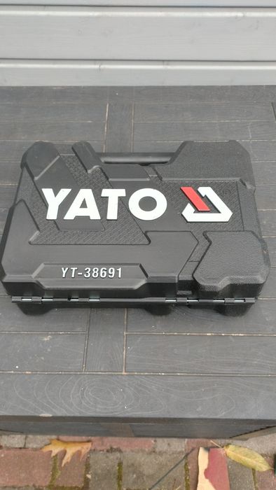 Skrzynka narzędziowa Yato.