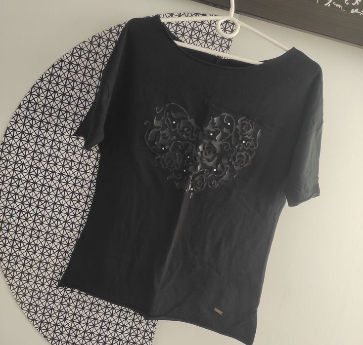 Czarna bluzka damska z sercem, Megi, r S/M