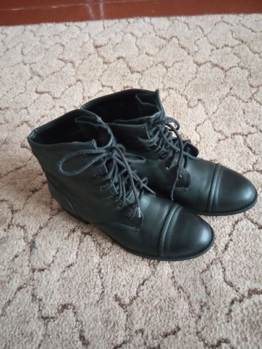Продаю жіночі  черевики 42 розмір,в гарному стані