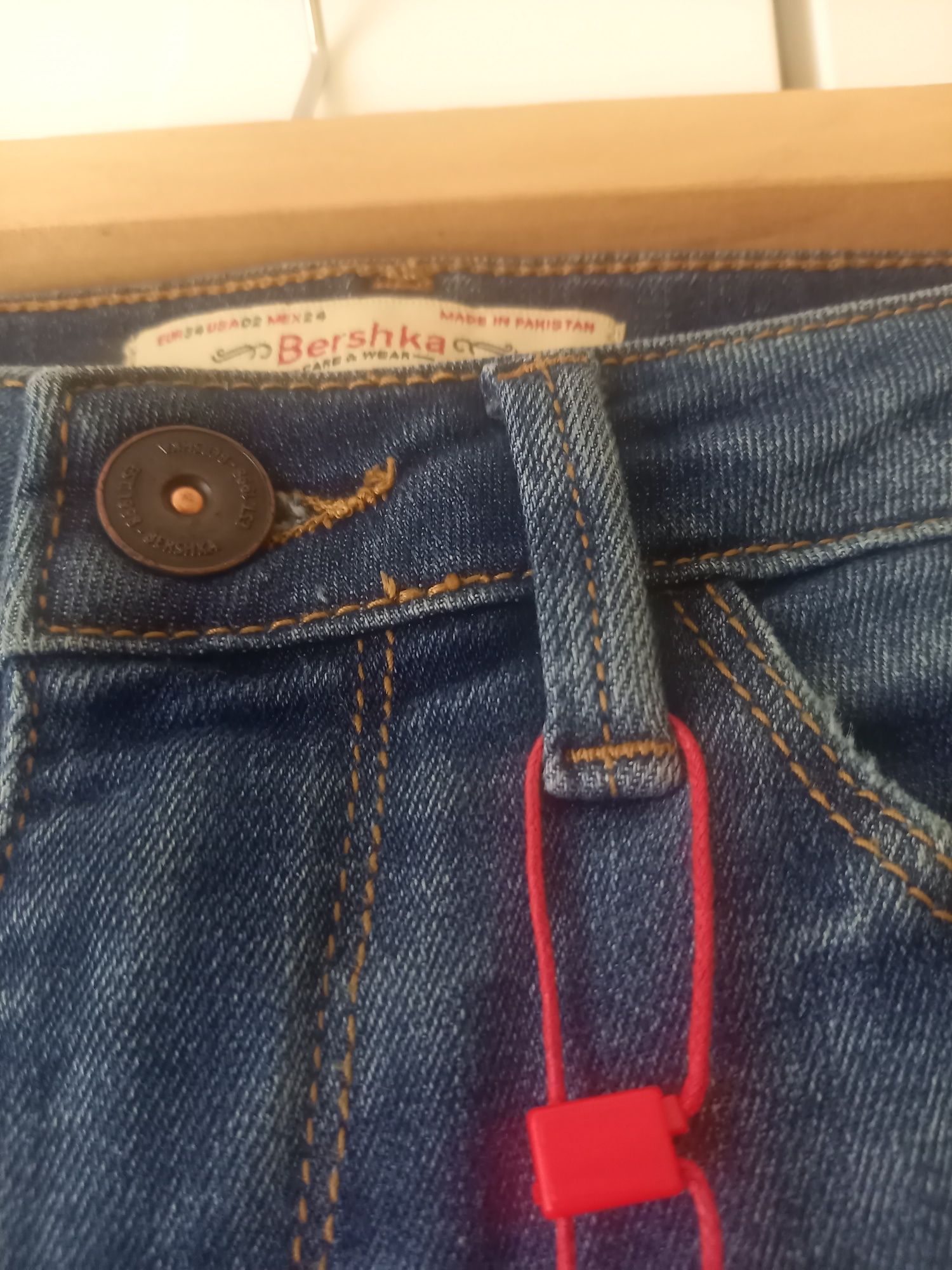 NOWE Jeansy Bershka