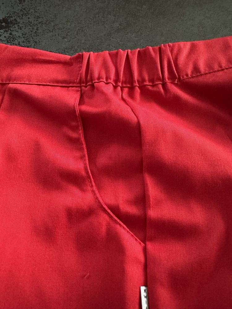 Spodnie czerwone dla kosmetyczki/masażystki