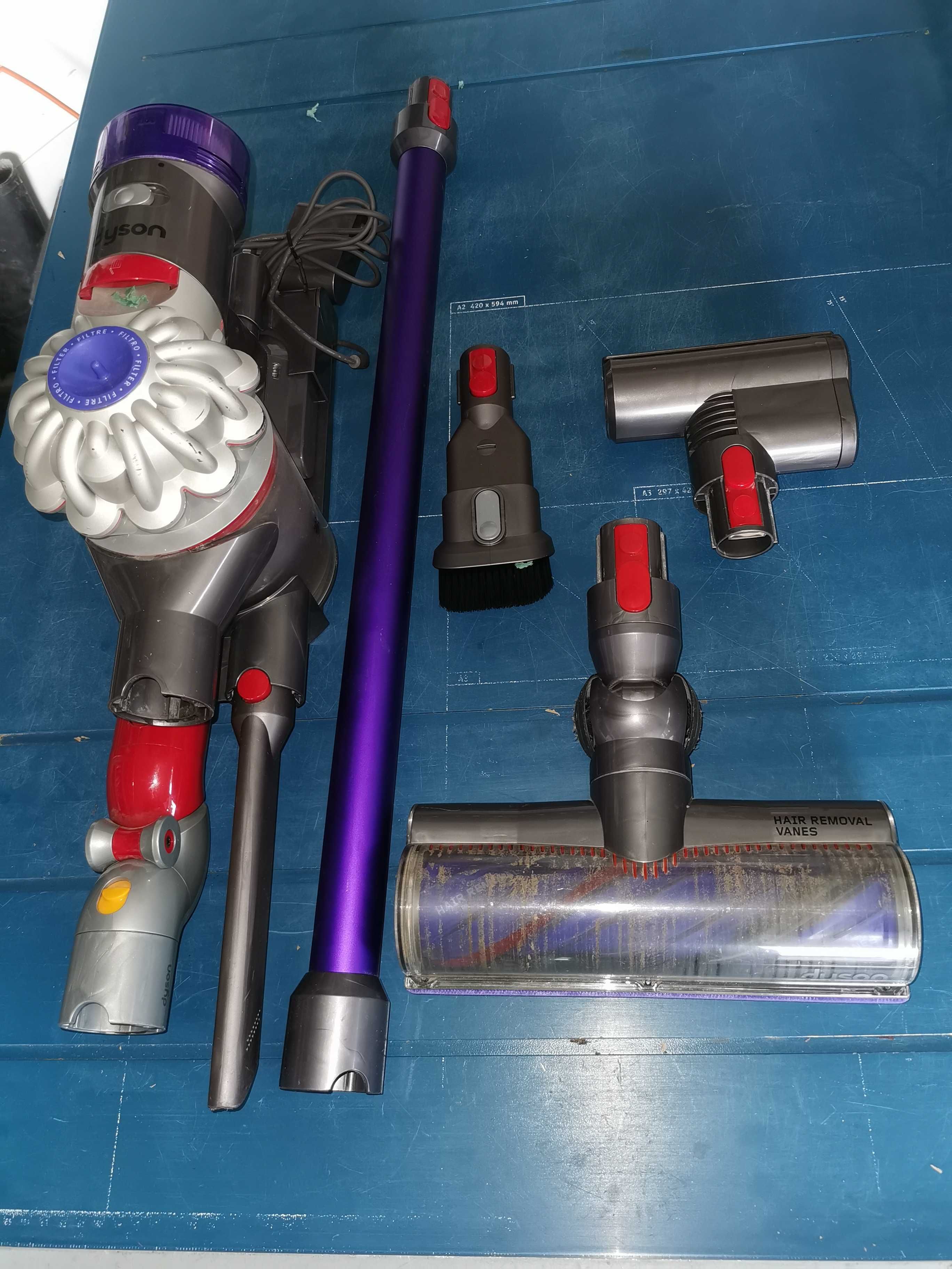 Odkurzacz bezprzewodowy DYSON  V8