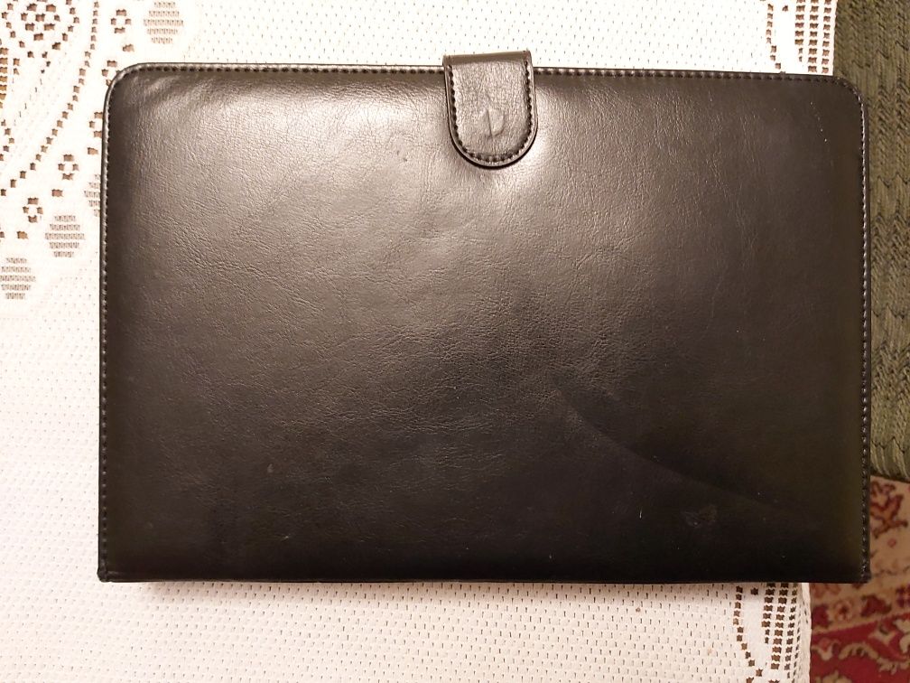 Etui do tabletu z klawiaturą (Kiano)