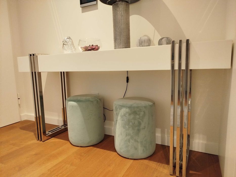 Consola Evelyn Laskasas