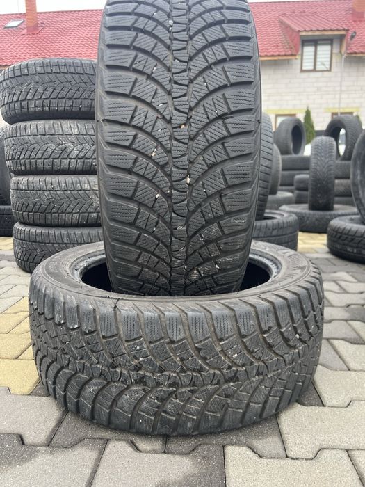 255/45/18 шини стан нових