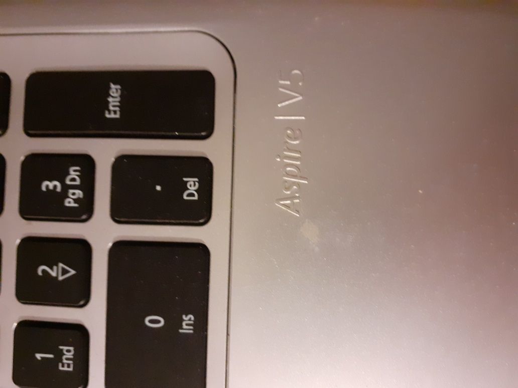 Acer Aspire V5, funciona,  ecrã partido