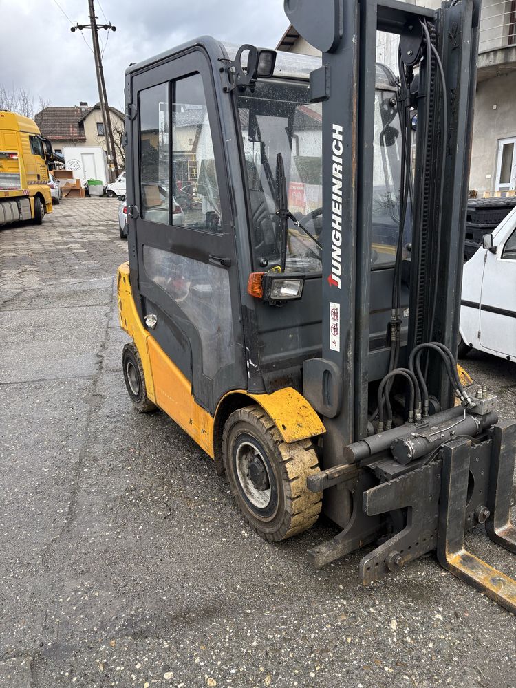 Wózek widłowy z obrotnicą, przesuw, Jungheinrich TFG 425