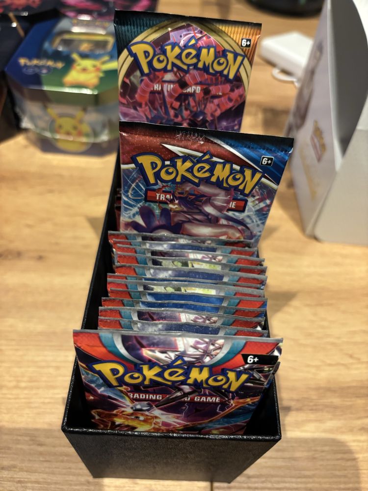 Crown Zenith tins, pokemon go, boosters, klara /Cyrus Collection