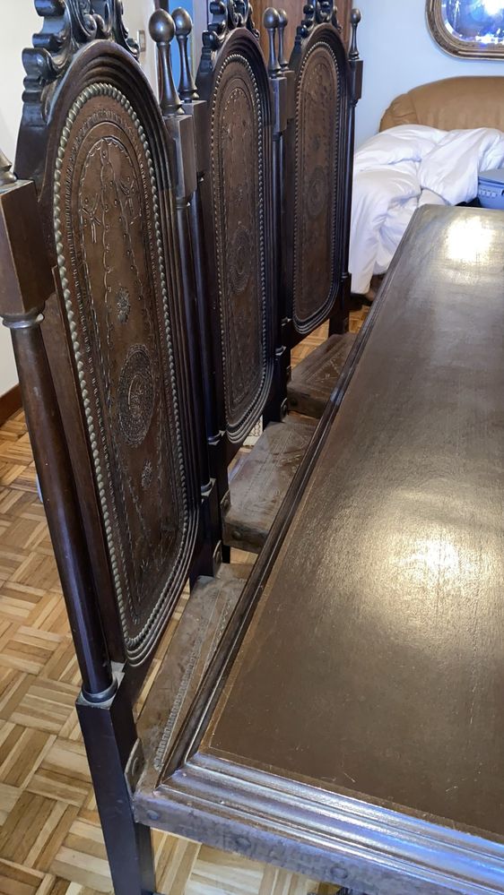 Mesa de sala com cadeiras