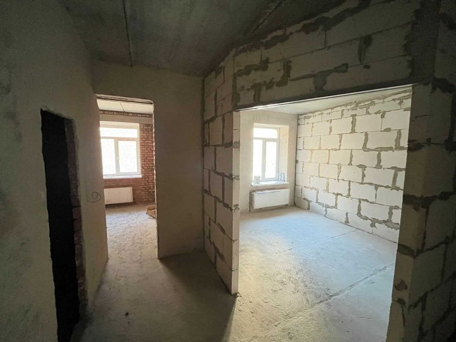 ПРОДАЖ 2-кімнатної квартири в престижній локації біля Озера (Виставка)