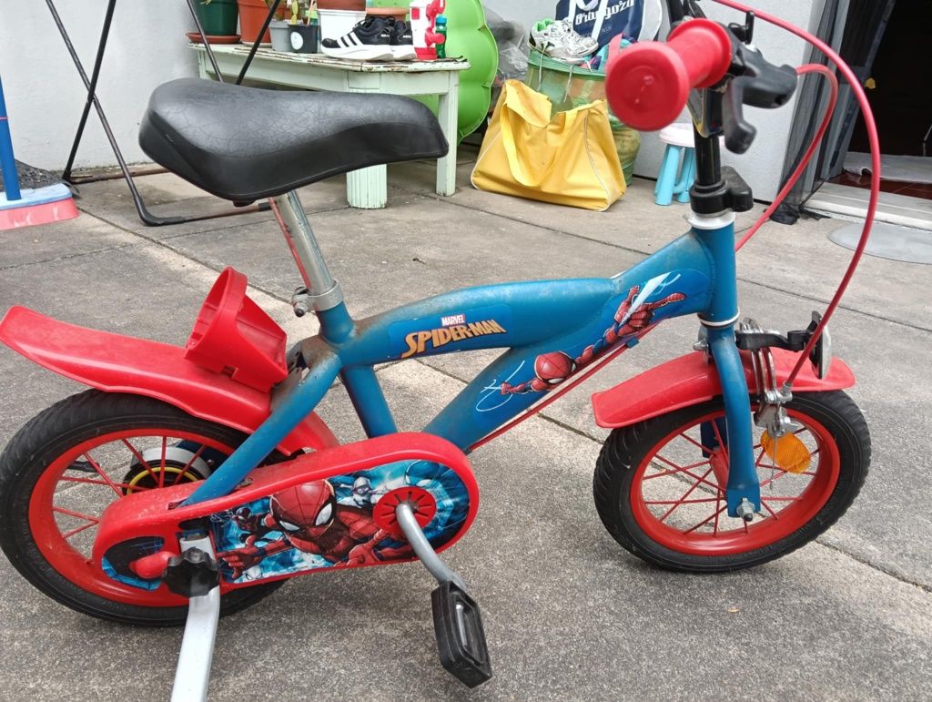 Bicicleta e triciclo criança