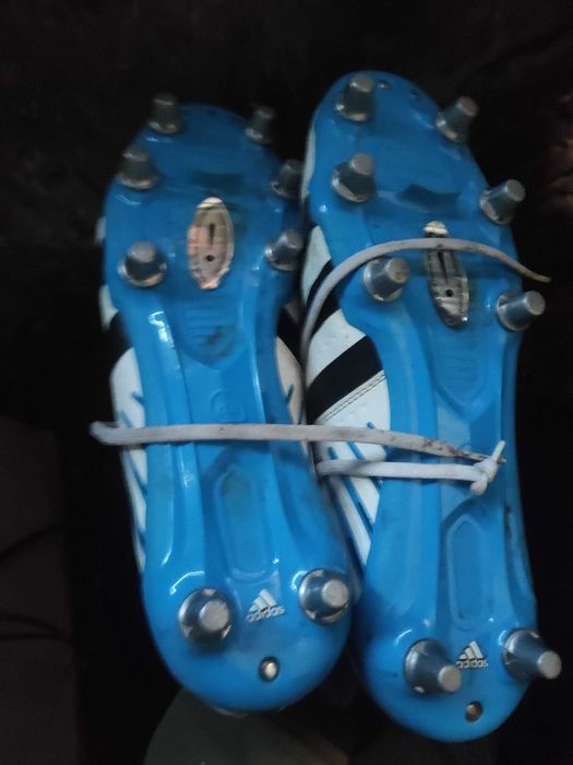 Буцы футбольные Адидас