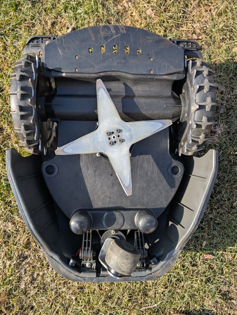 Robot koszący do trawy STIGA Autoclip 230 s
