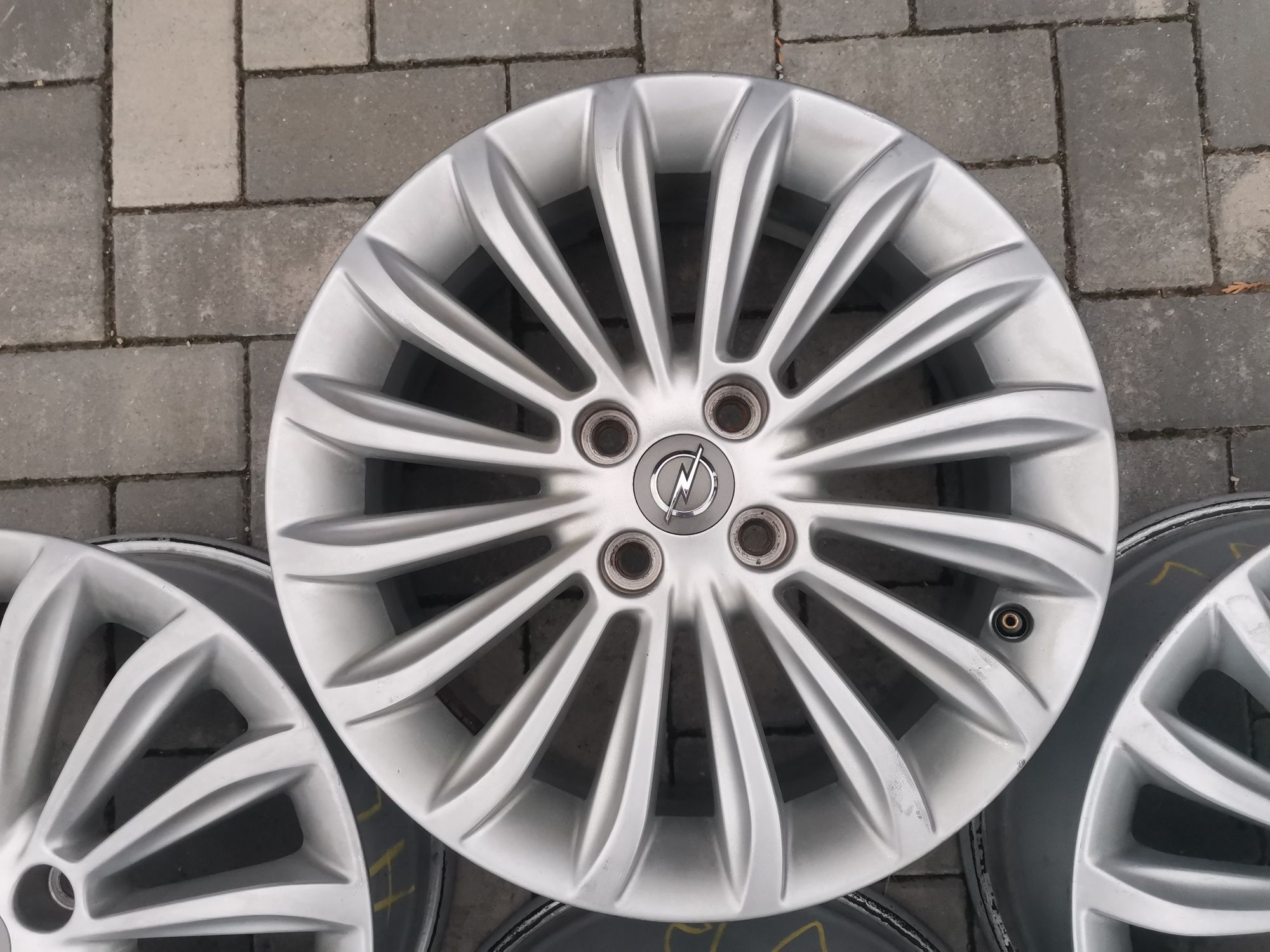 Felgi Opel ADAM Corsa D Meriva 6.5Jx16H2 4x100 ET40 TMPS