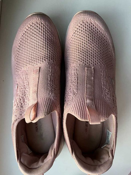 Cліпони жіночі блідо-рожевого кольору від Skechers