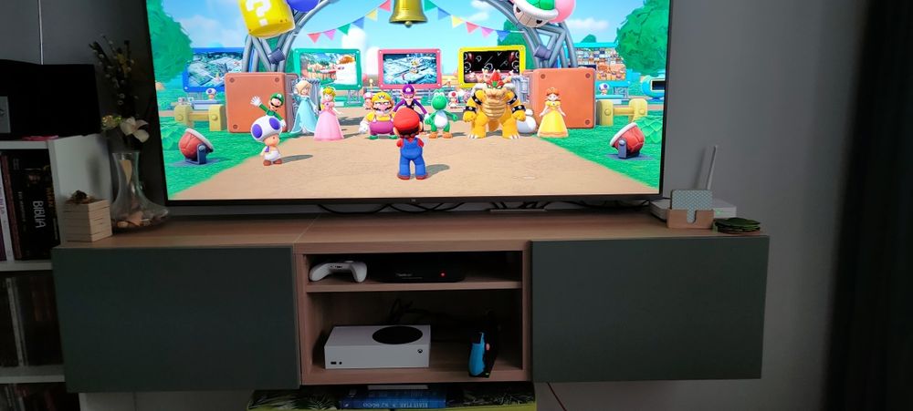 Nintendo Switch V2 (Stan BDB, Pełen Zestaw + Gry + 4 pady + 4 mikrofon