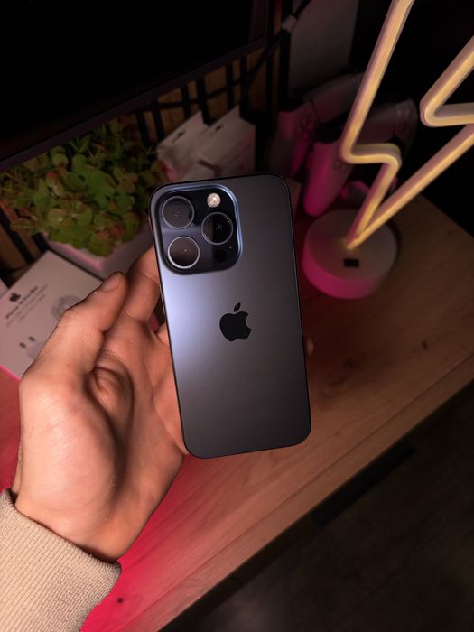 iPhone 15 Pro 256 Gb + Airpods 4 у подарунок + В бронеплівці