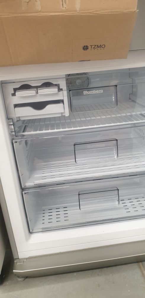 Lodówka Blomberg KND 9861 X z zamrażalnikiem dolnym