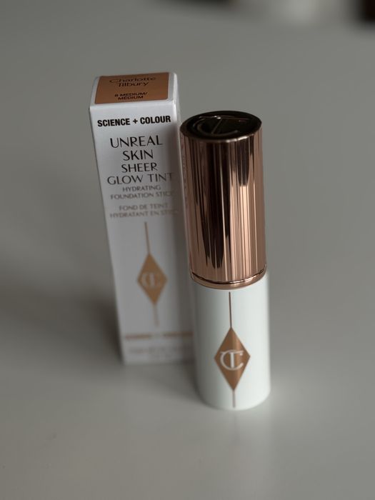 charlotte tilbury unreal skin sheer glow tint – podkład w sztyfcie