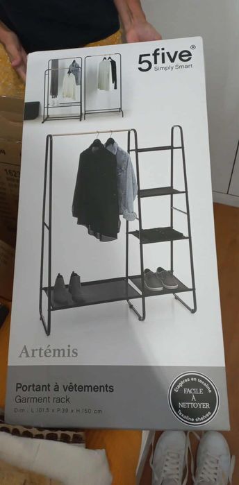 Cabide para roupa e sapatos