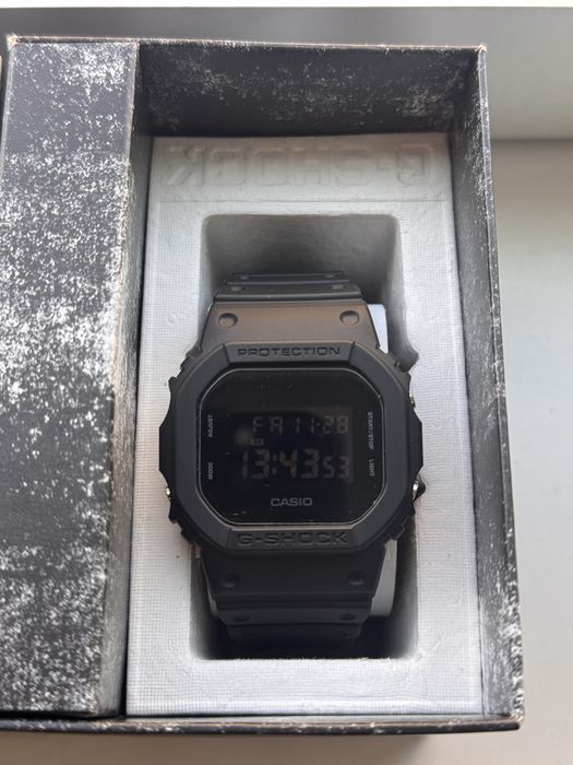 Casio G-Shoc DW-5600UBB-1ER novo