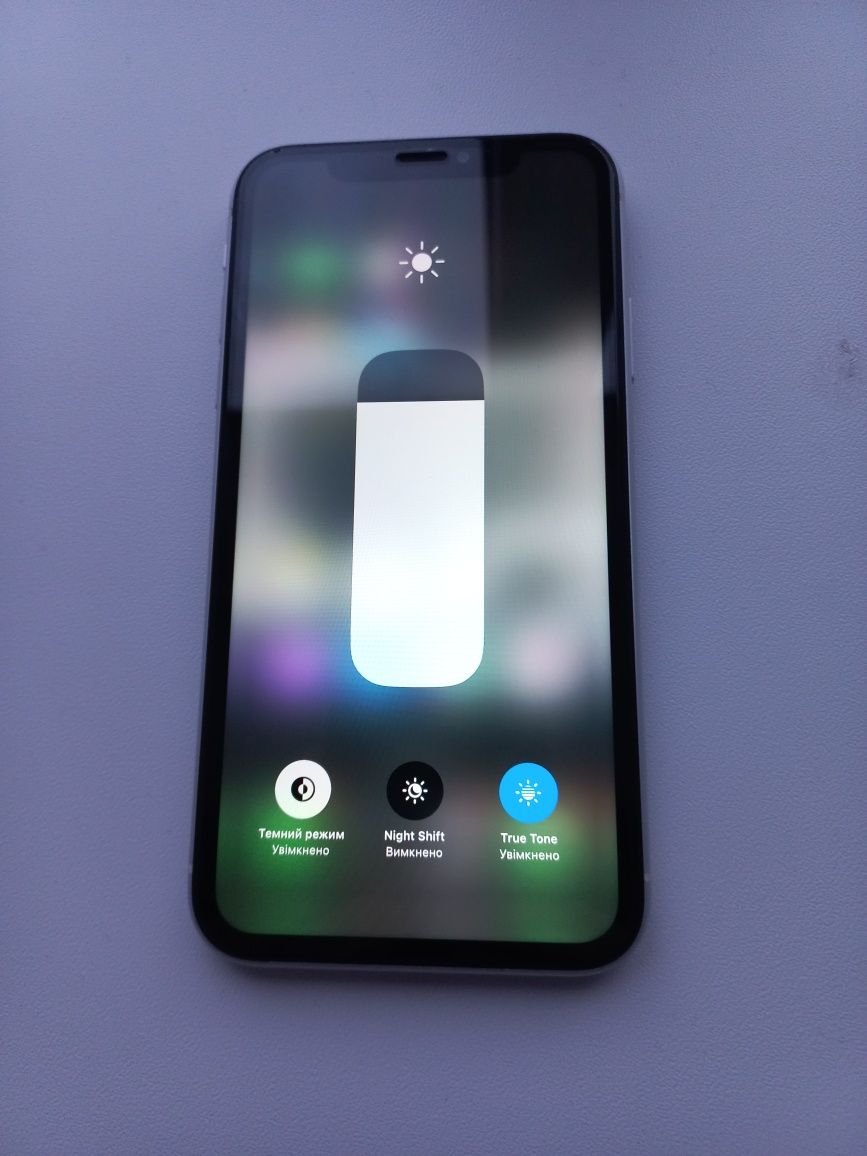 iPhone Xr 64 в білому кольорі