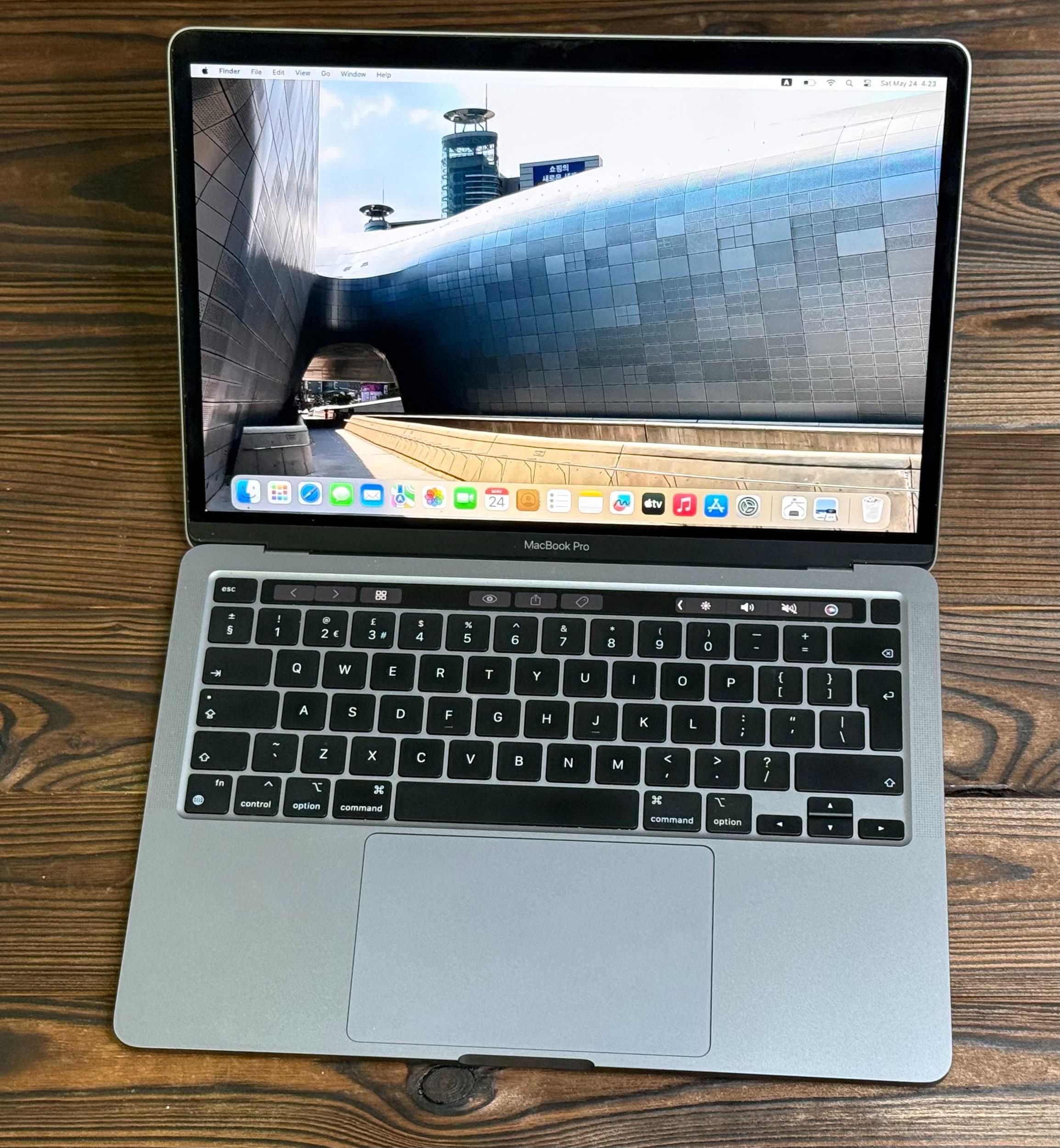 MacBook Pro 13" Space Gray Mid 2020 M1 (16/512) - 570 $$ EmojieStore