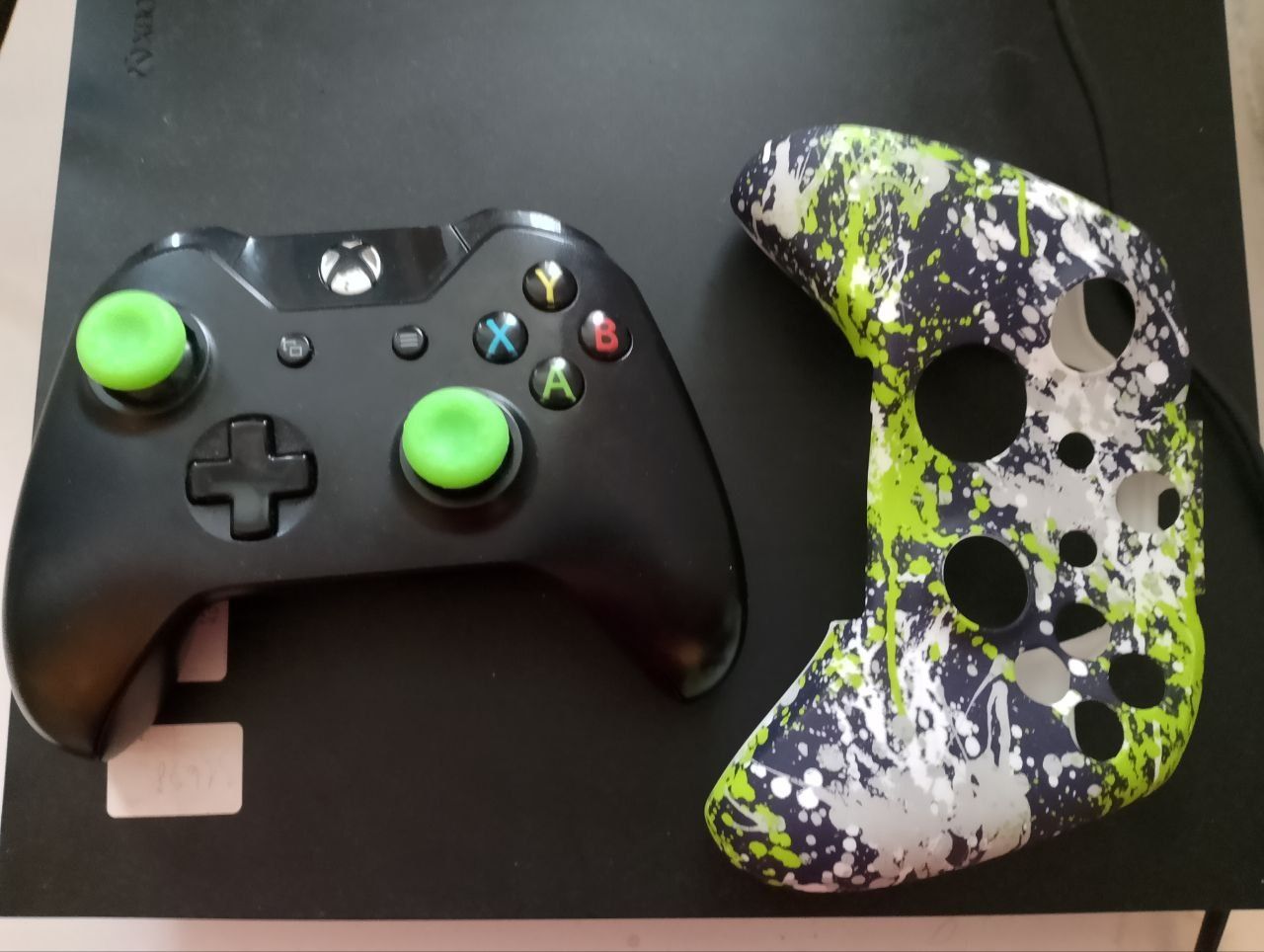 Xbox One X 1 TB + подарок