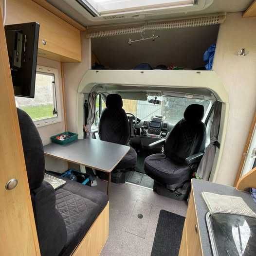 Samochód campingowy, camper Peugeot
Zabudowa marki Tikro - pół integra