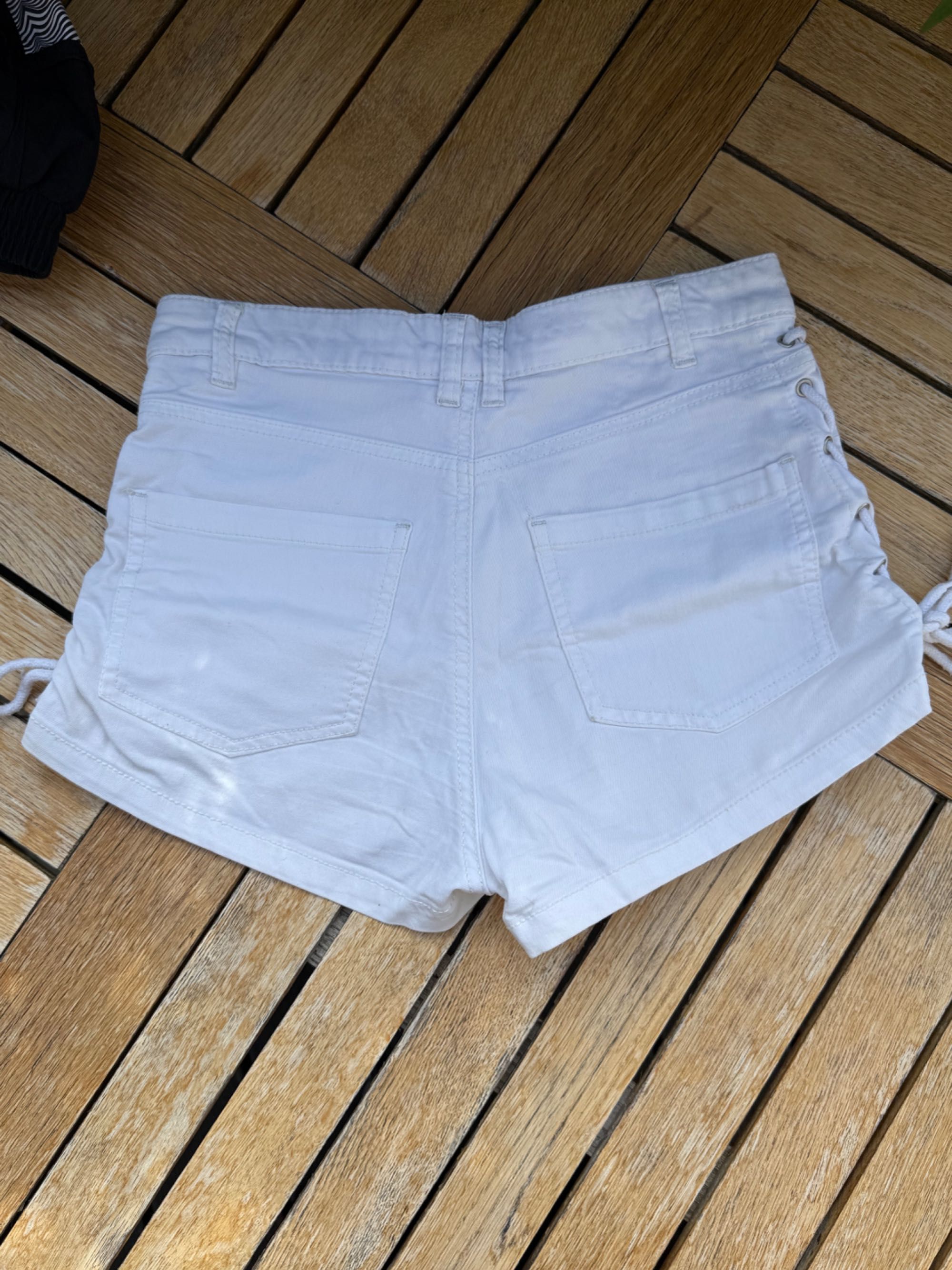 CROPP białe krótkie spodenki na lato