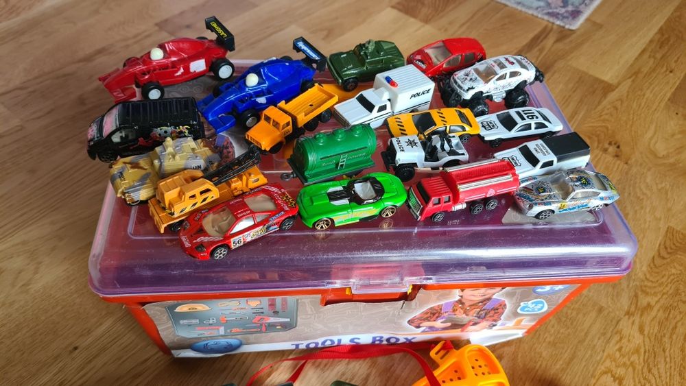 Ящик з інструментами,трансформери машини, інструменти, машинки