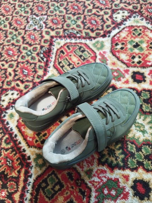 Продам кросівки 33 р