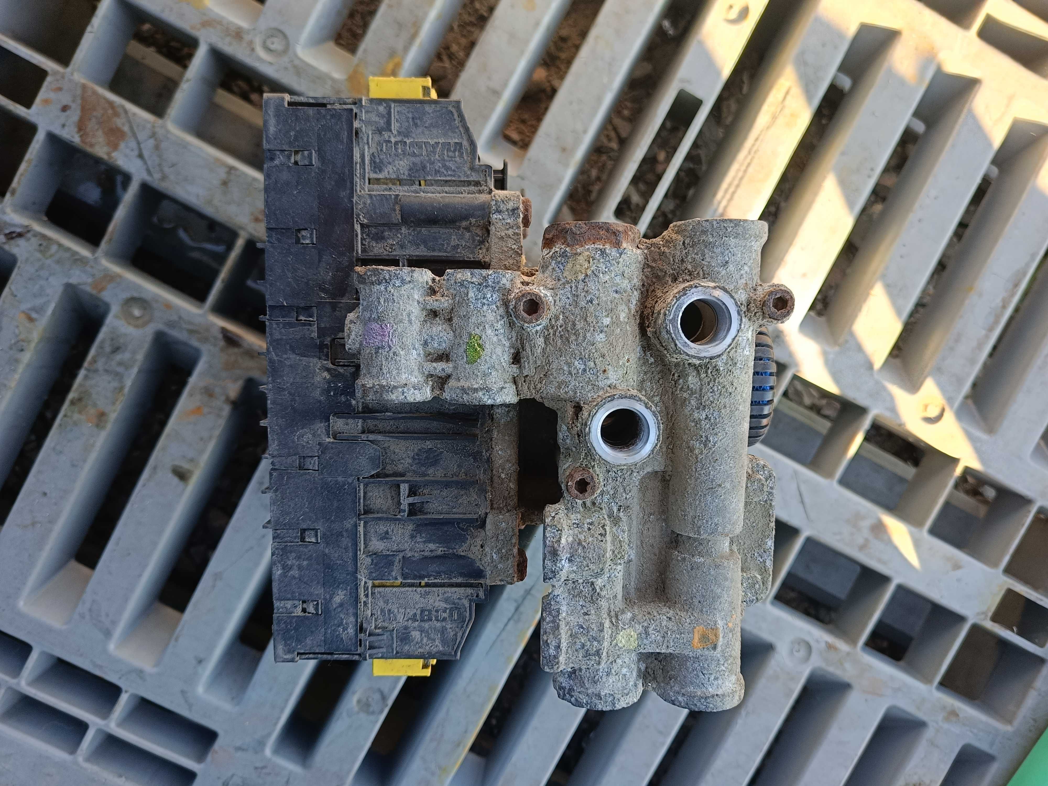 Modulator EBS ABS naczepy WABCO uszkodzony