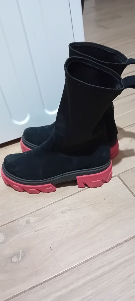 Włoskie buty czerwona podeszwa,skórzane