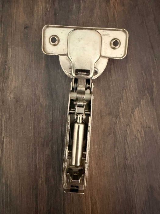 Петлі меблеві напівнакладні DTC з доводчиком в наявності - нові